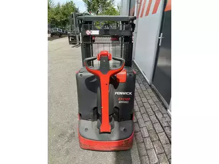 Apilador eléctrico  Linde D08 (3)