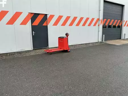 Porta-paletes elétrico 2018  Linde T16 (5)