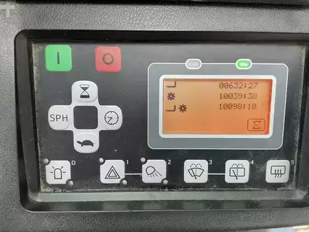 Sähkö - 4 pyör 2017  Toyota 8FBMK16T (4)