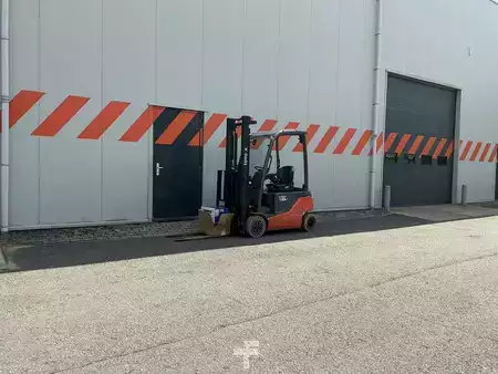 Sähkö - 4 pyör 2017  Toyota 8FBMK16T (5)