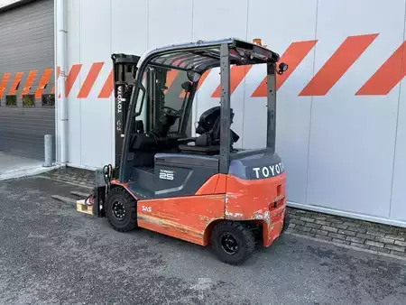 Elektryczne 4-kołowe 2019  Toyota 8FBMKT25 (2)