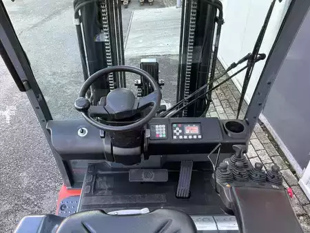 Elektryczne 4-kołowe 2019  Toyota 8FBMKT25 (3)