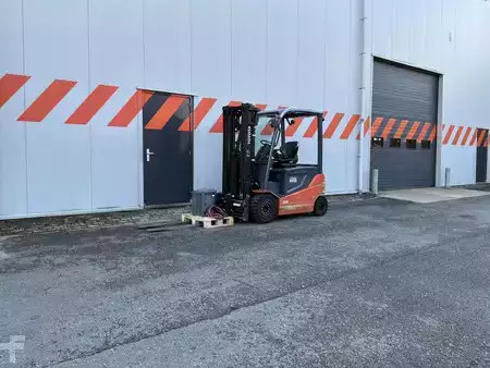 Elektryczne 4-kołowe 2019  Toyota 8FBMKT25 (5)