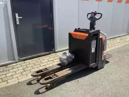 Nízkozdvižný vozík 2018  Toyota LPE200 (1)