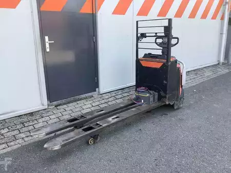 Nízkozdvižný vozík 2019  Toyota LPE200 (1)