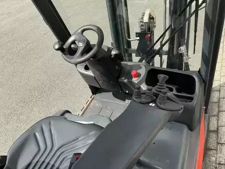 4-wiel elektrische heftrucks 2013  Linde E16P-01 (3)