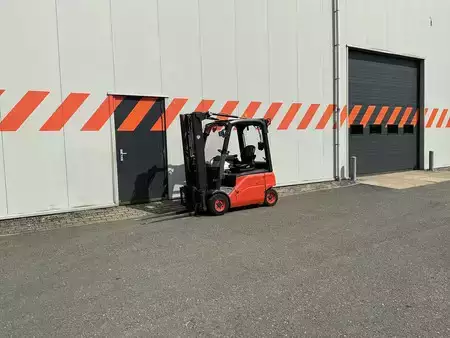 4-wiel elektrische heftrucks 2013  Linde E16P-01 (5)