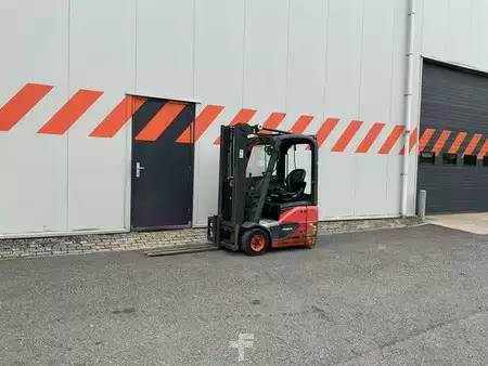 Chariots électriques à 3 roues 2017  Linde E12-02 (1)