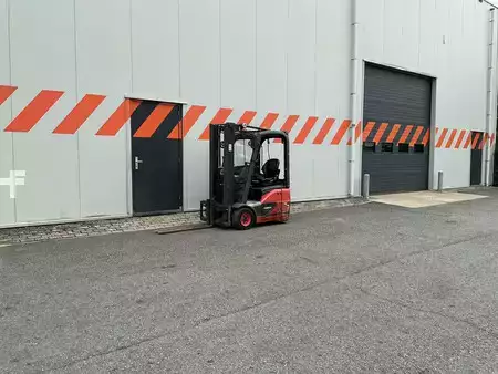 Chariots électriques à 3 roues 2017  Linde E12-02 (5)