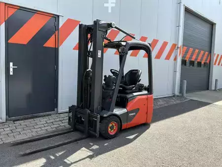 Elektro tříkolové VZV 2019  Linde E15-02 (1)