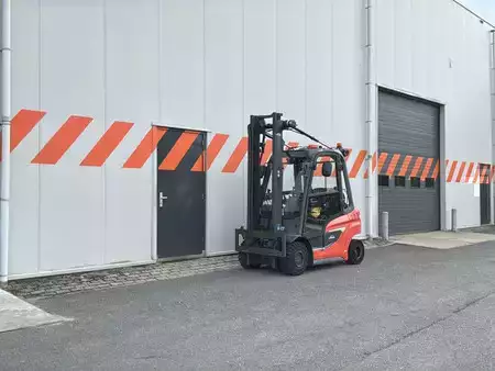 Treibgasstapler  Linde H25T-01 (5)