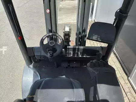 LPG Forklifts  Linde H40T-02 (3)