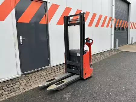 Stacker pedestre 2015  Linde L10 (1)