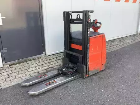 Apilador eléctrico  Linde L16 (1)
