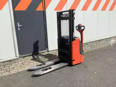 Apilador eléctrico  Linde L12 (1)