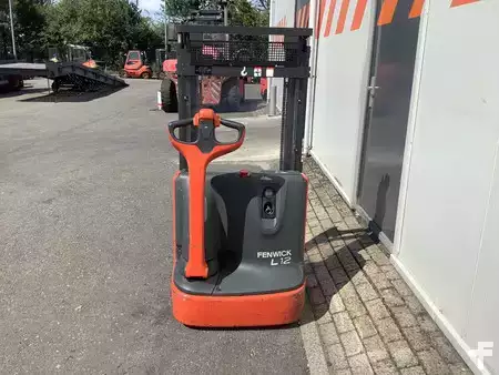 Apilador eléctrico  Linde L12 (3)