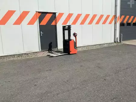 Apilador eléctrico  Linde L12 (5)
