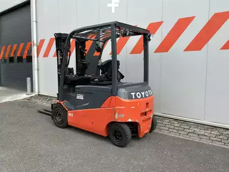 Eléctrico - 4 rodas 2017  Toyota 8FBMT25 (2)