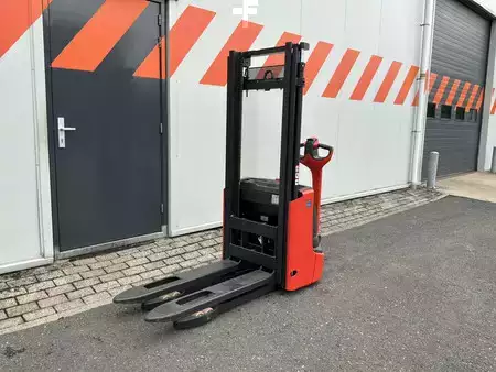 Ruční vysokozdvižný vozík 2024  Linde L12 Ion (1)