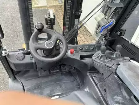 Elektryczne 4-kołowe 2018  Linde E25L-01 (3)