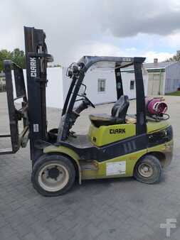 Propane Forklifts 2006  Clark C35 (1)