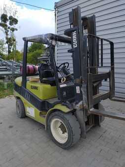 Propane Forklifts 2006  Clark C35 (2)