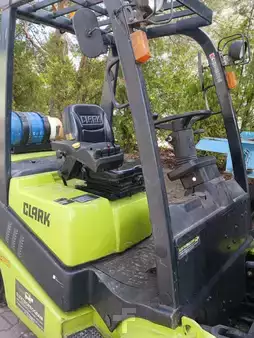 Gas truck 2013  Clark C30L (5)