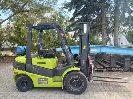 Gas truck 2013 Clark C30L (1)