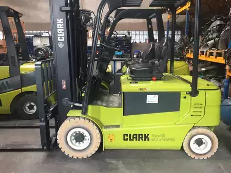 Elektro 4 Rad 2017  Clark GEX30s (4)