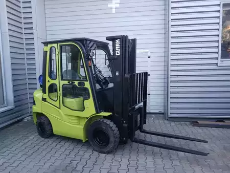 Empilhador a gás 2018 Clark GTS25 (1)