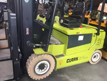 Eléctrico - 4 rodas 2017  Clark GEX30s (5)