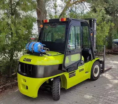 Chariots élévateurs GPL 2016  Clark C50sL (1)