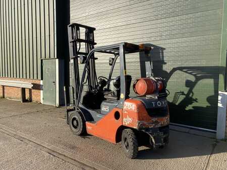 LPG Forklifts 2016  Toyota 8FGF20 (1)