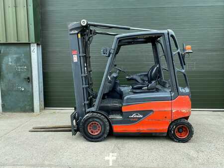 Carrelli elettrici 4 ruote 2017  Linde E25-01 (2)