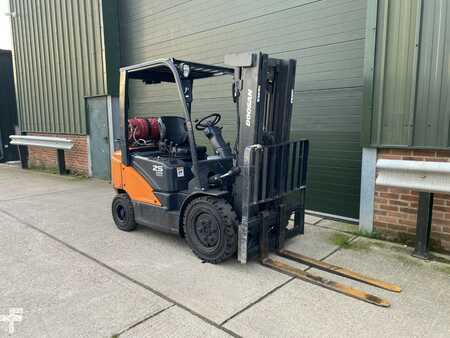 Nestekaasutrukki 2019  Doosan G25P-7 (1)