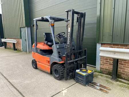 Carrelli elettrici 4 ruote 2014  Toyota 7FBH20 (1)