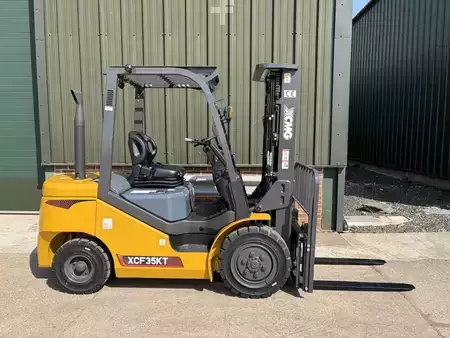 Chariots élévateurs diesel 2025  XCMG XCF35KT (1)
