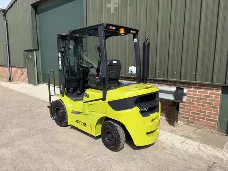Wózki widłowe diesel 2025  Clark GTS25 (2)