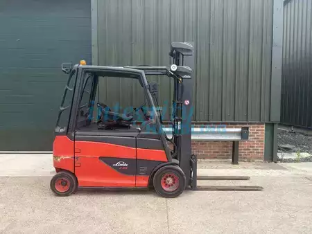 Eléctrico - 4 rodas 2014  Linde E30HL-01/600 (1)