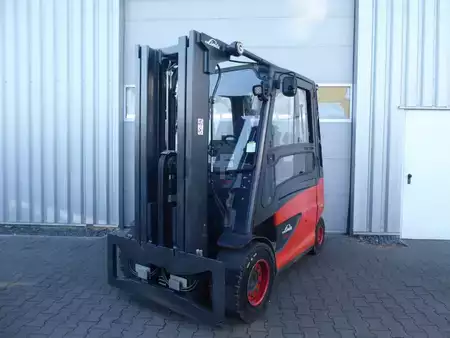 Elektromos 4 kerekű 2018  Linde E40H-01/600 (1)
