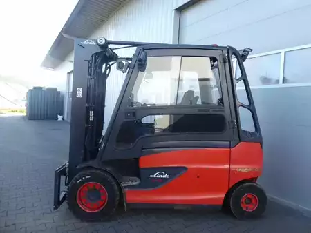 Elektromos 4 kerekű 2018  Linde E40H-01/600 (2)