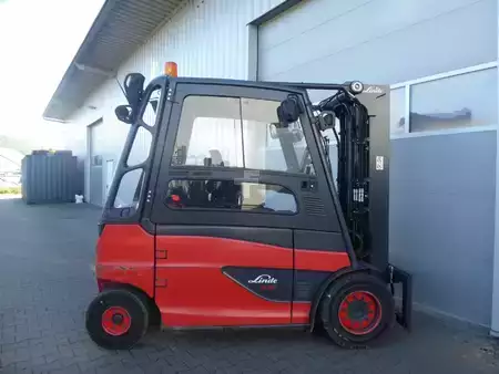 Elektromos 4 kerekű 2018  Linde E40H-01/600 (4)