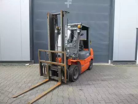 Nestekaasutrukki 2008  Heli CPQD25H (1)