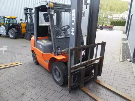 Nestekaasutrukki 2008  Heli CPQD25H (7)