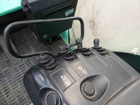 Treibgasstapler 2005  Mitsubishi FG40N (4)