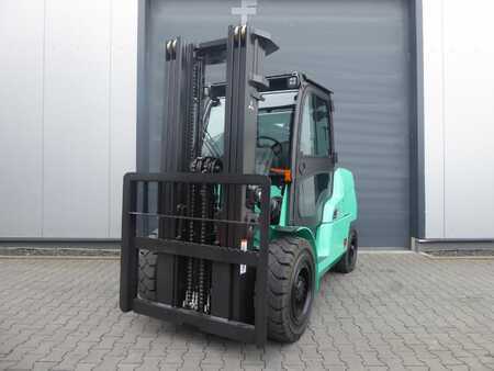 Dieselový VZV 2022  Mitsubishi FD50NT (1)