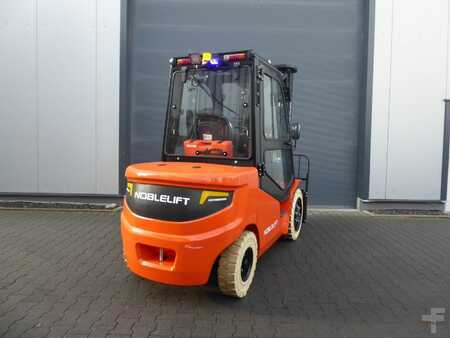 Sähkö - 4 pyör 2025  Noblelift CPD38 Lithium Ionen (8)