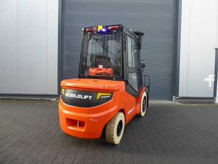 Sähkö - 4 pyör 2025  Noblelift CPD38 Lithium Ionen (8)