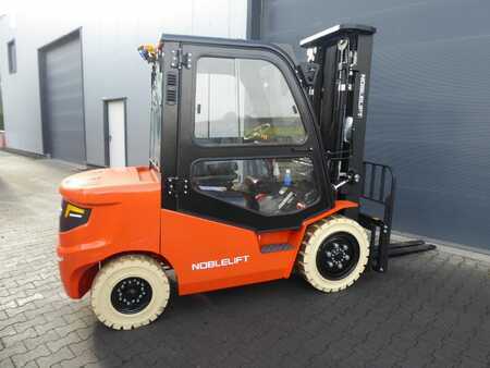 Sähkö - 4 pyör 2025  Noblelift CPD38 Lithium Ionen (9)