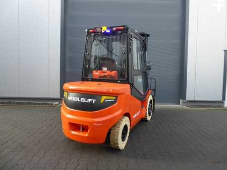 Sähkö - 4 pyör 2025  Noblelift CPD38 Lithium Ionen (8)